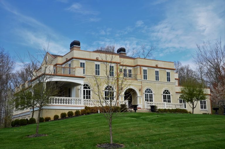 부동산 경매 초보자가 절대 피해야 할 5가지 치명적 실수 – 2026년 경매 시장 대응 가이드